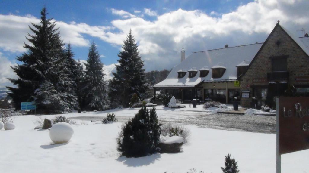 Hotel Logis Le Relais De La Poste Neuveglise Экстерьер фото